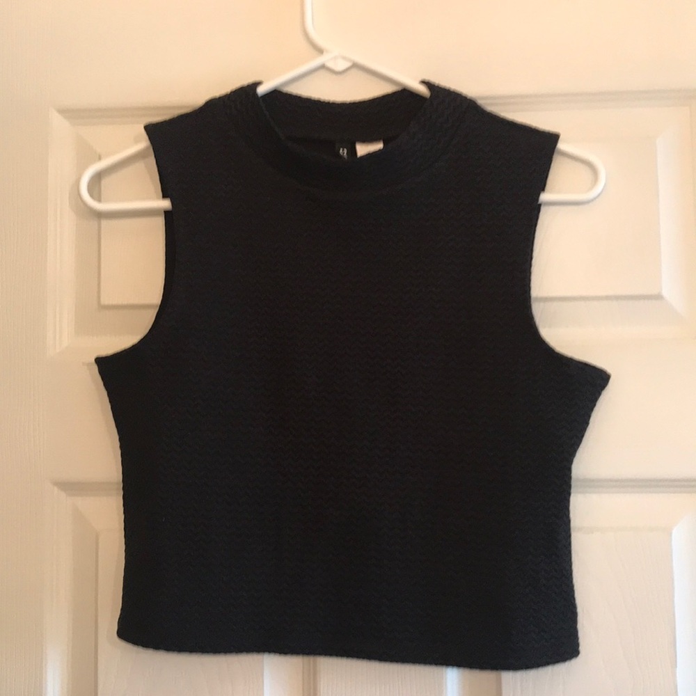 H&M black crop top. Size: Medium